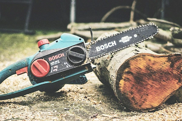 Electric Chainsaw: A Guide to the Best Model