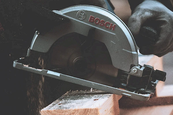 Battery-powered circular saws for all needs