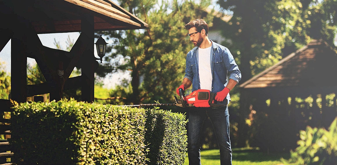 Battery-powered hedge trimmers for all needs