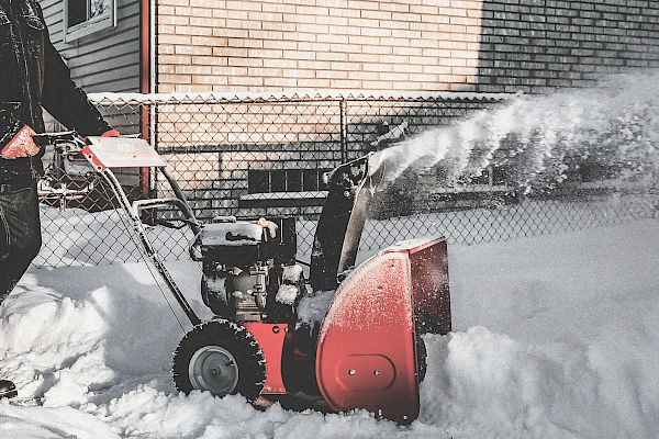 Hitta rätt bensindriven snöslunga för din budget